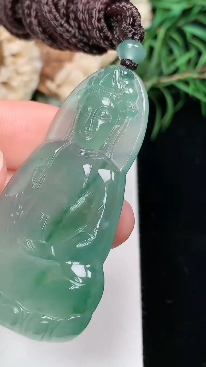 天然A货翡翠蓝水素衣观音吊坠，尺寸50.2-28.2-4.6，重量:14.76g
3月22日