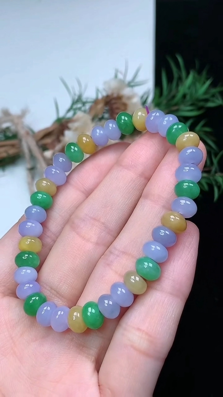 天然A货翡翠三彩算盘珠手串，尺寸7.2-4.8-36颗，重量:15.07g3月22日
工厂直销收藏佳品,种好水足，色泽均匀，有种有色，上手高大气！