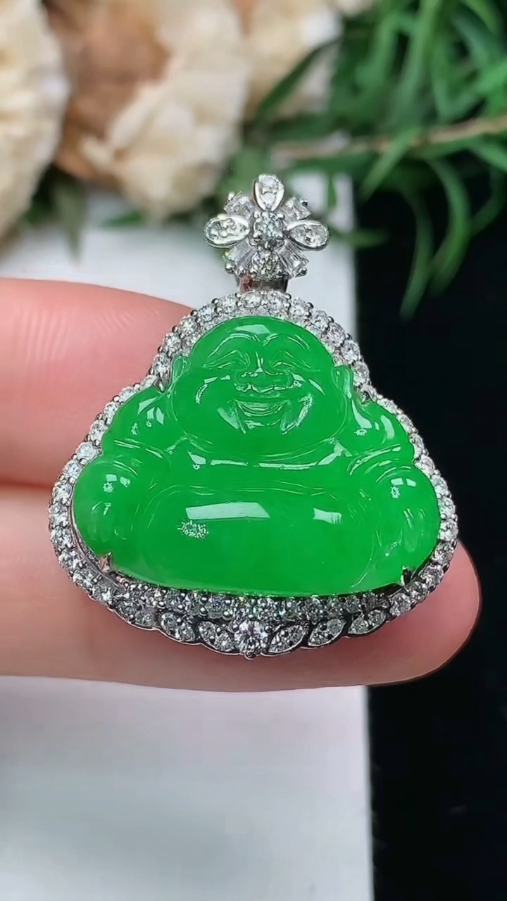 天然A货翡翠佛公吊坠，尺寸30.4-24.6-11.4，裸石16.5-21.3，重量:8.12g
3月22日