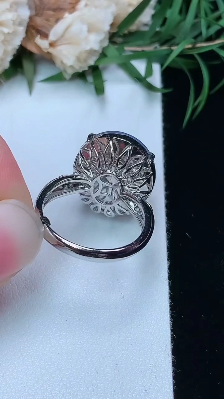 天然A货翡翠紫罗兰蛋面戒指，尺寸17-17.6-15，重量:6.58g
3月22日