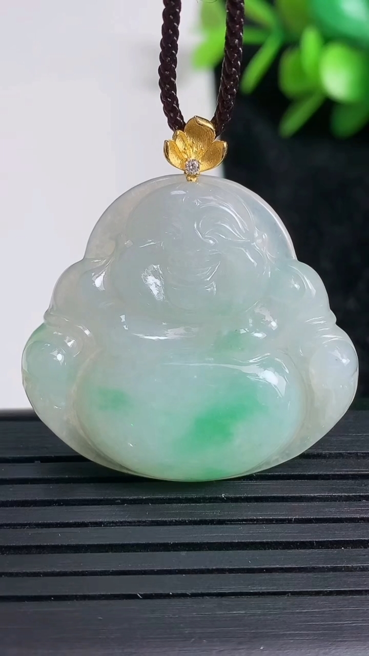 天然A货翡翠佛公吊坠尺寸31-34.1-5.8重量:9.85g
3月22日