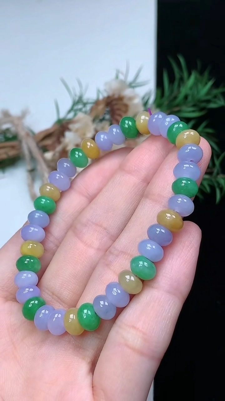 天然A货翡翠三彩算盘珠手串，尺寸7.2-4.8-36颗，重量:15.07g3月22日
工厂直销收藏佳品,种好水足，色泽均匀，有种有色，上手高大气！
