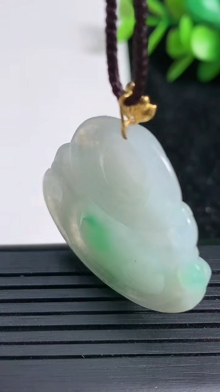 天然A货翡翠佛公吊坠尺寸31-34.1-5.8重量:9.85g
3月22日