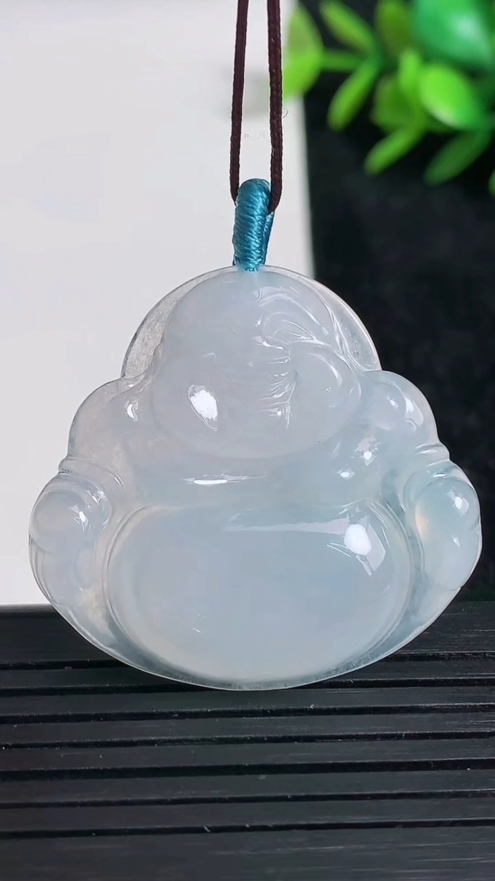 天然A货翡翠佛公吊坠尺寸33.7-35.9-5.8重量:9.84g
3月22日