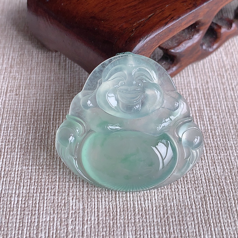 天然A货翡翠晴水佛公吊坠 
尺寸33-35.3-6.5mm 重量11.78g 0321