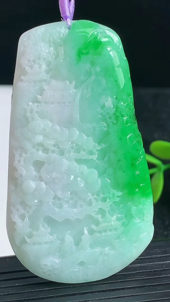 天然A货翡翠山水牌吊坠尺寸64.2-37-6重量:32.15g
3月22日