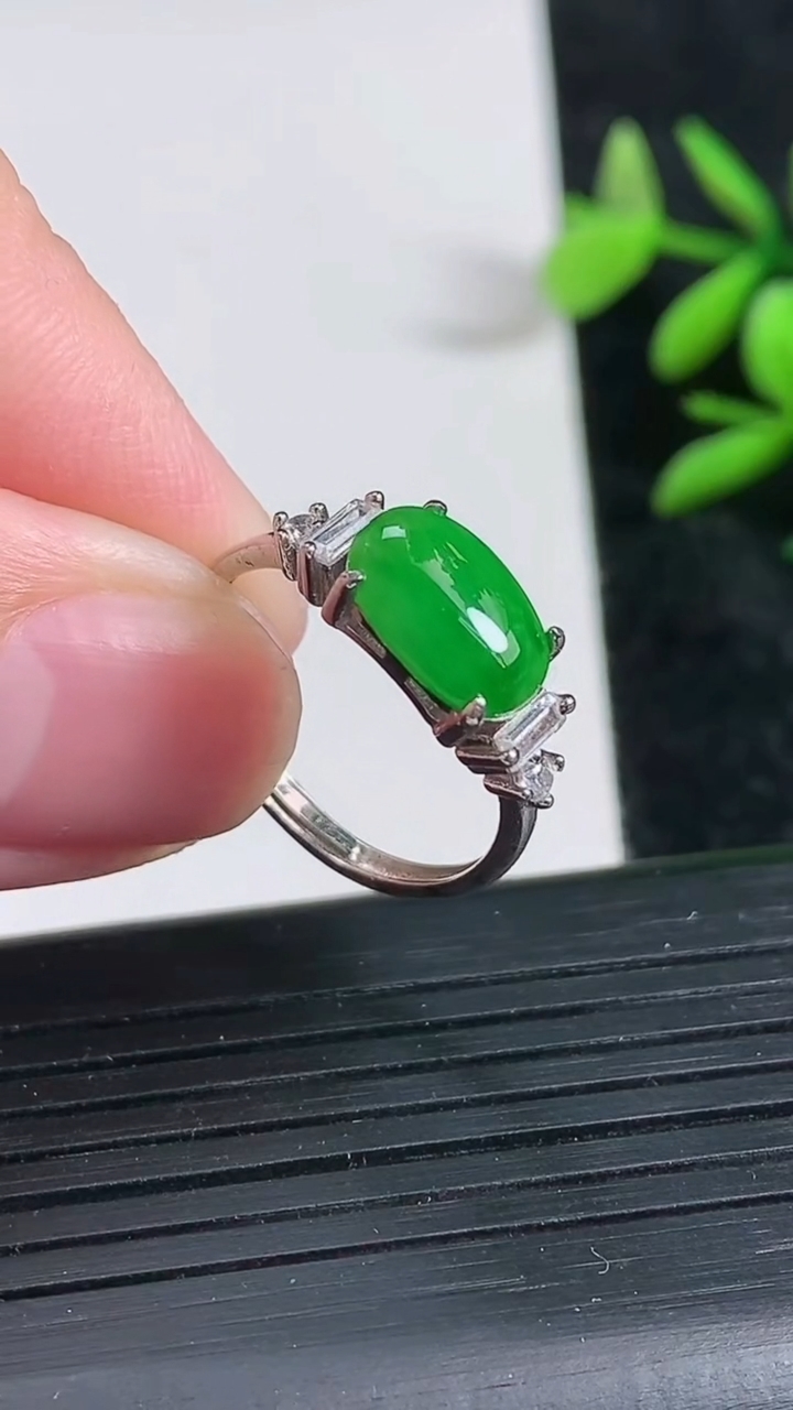 天然A货翡翠蛋面戒指，尺寸9.8-6.8，重:1.98g2026年3月22日
工厂直销收藏佳品,种好