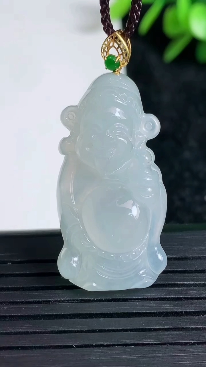 天然A货翡翠18K金飘花财神爷吊坠尺寸34.3-17.4-7.8重量:7.83g
3月22日