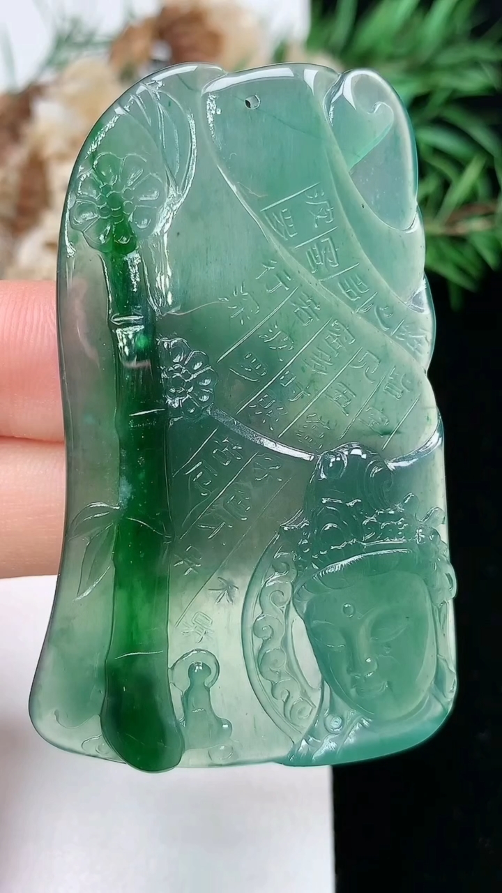 天然A货翡翠蓝水观音头吊坠，尺寸57-36.2-5.4，重量:19.03g
3月22日