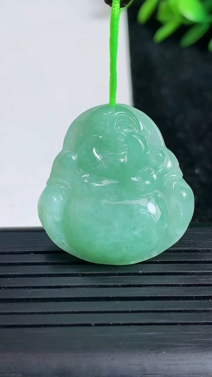 天然A货翡翠佛公吊坠尺寸28.5-27.8-5.8重量:8.06g
3月22日