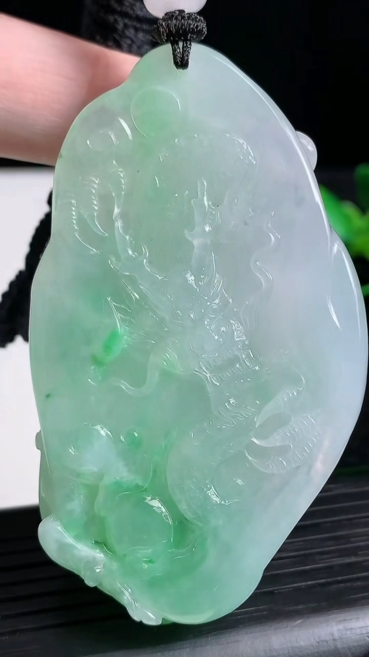 天然A货翡翠财神爷吊坠尺寸71.4-40.2-12.3重量:69.22g
3月22日