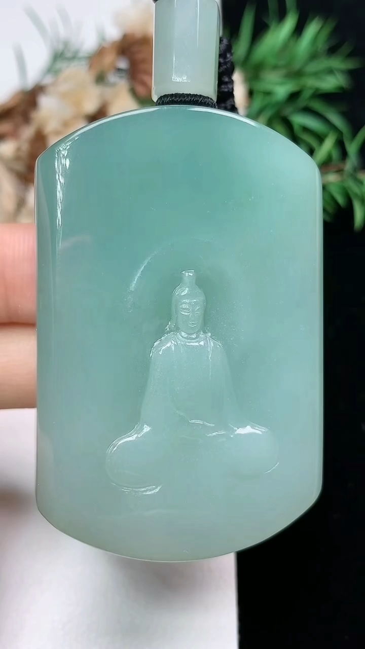 天然A货翡翠观音菩萨吊坠，尺寸54.4-36.2-12.9，重量:78.75g
3月22日