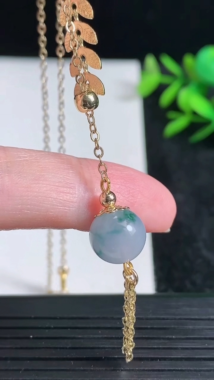 天然A货翡翠紫罗兰飘花圆珠吊坠，尺寸10，重:4.11g
3月22日