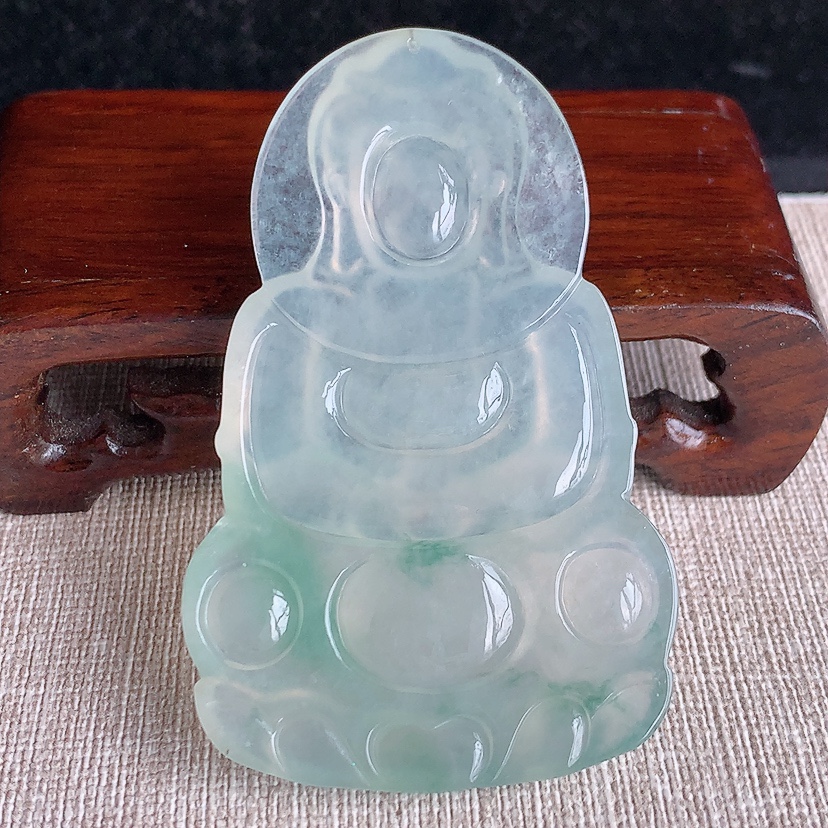 天然A货翡翠飘花大件正装观音吊坠 
尺寸67.6-41.7-5.7mm 重量31.15g 0320