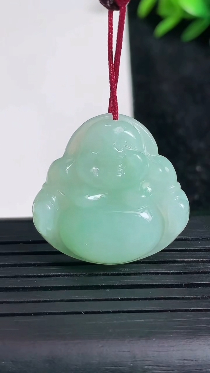 天然A货翡翠佛公吊坠尺寸25.9-26.6-5.8重量:6.55g
3月22日