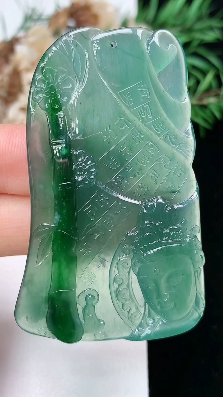 天然A货翡翠蓝水观音头吊坠，尺寸57-36.2-5.4，重量:19.03g
3月22日