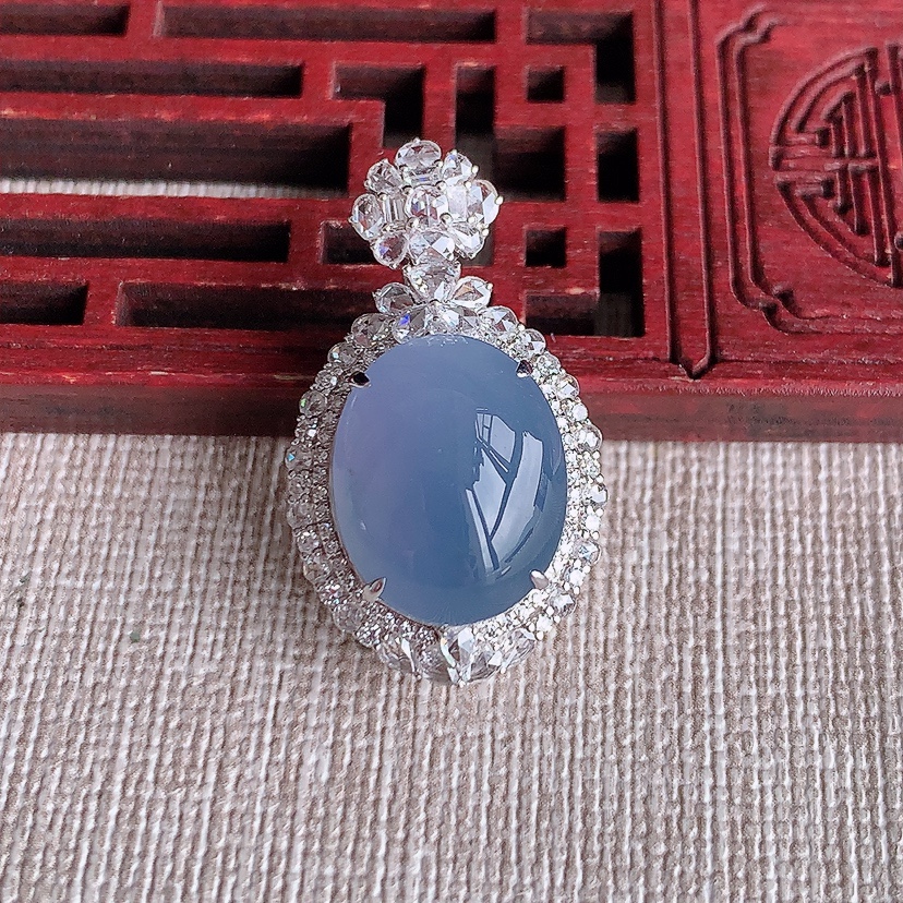 天然A货翡翠18K金伴钻镶嵌紫罗兰蛋面吊坠 
尺寸29.6-17-13.2裸石15-12mm 重量6.43g 0321