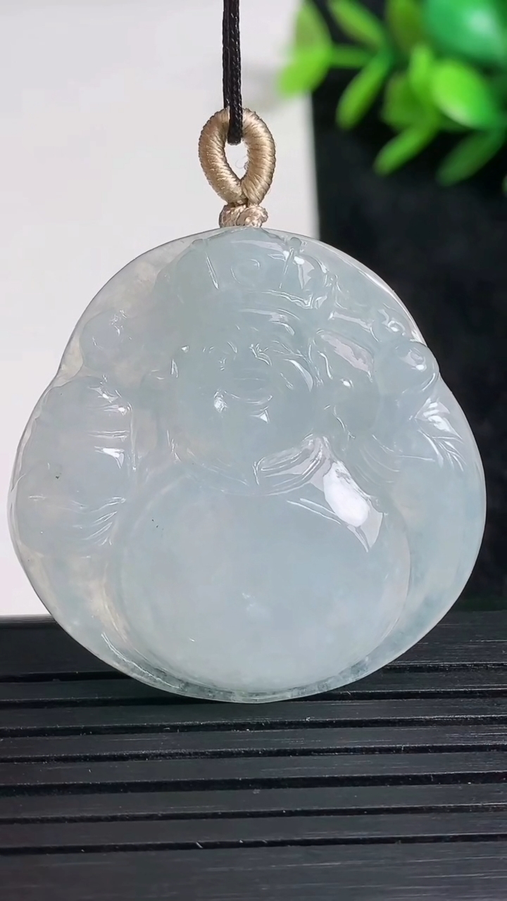 天然A货翡翠财神爷吊坠尺寸35.7-36.3-5.9重量:13.97g
3月22日