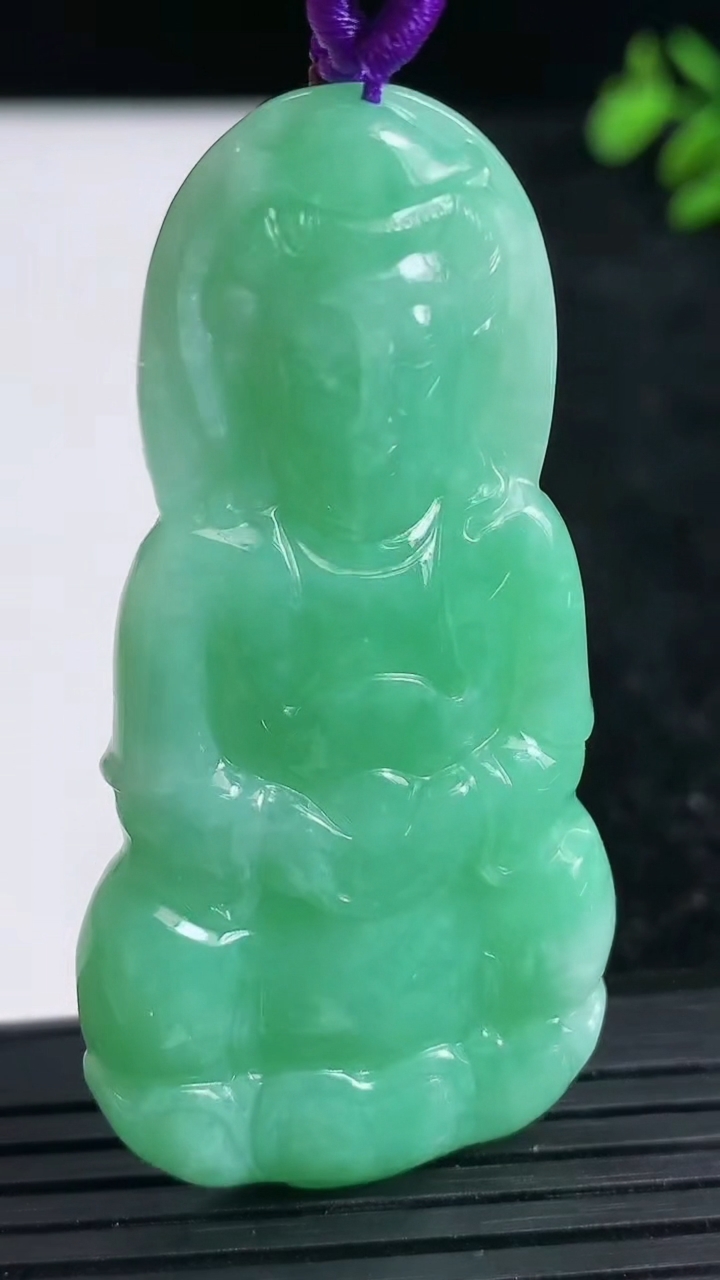 天然A货翡翠观音菩萨吊坠尺寸58.2-29.1-6.1重量:19.05g
3月22日