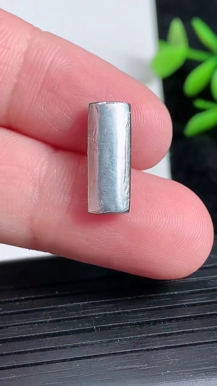 天然A货翡翠马鞍戒面，尺寸16.4-6.2-3.5，重:0.90g2026年3月22日
工厂直销收藏佳品,种好水足，色泽均匀，有种有色，上手高大气！