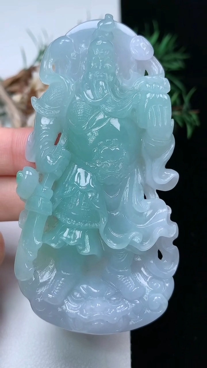 天然A货翡翠关公吊坠，尺寸80.5-41.8-10.2，重量:59.51g
3月22日