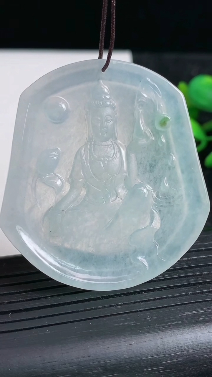 天然A货翡翠观音菩萨吊坠，尺寸53.5-49-4，重:g
3月22日