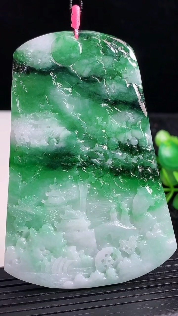 天然A货翡翠山水牌吊坠尺寸79.5-53.6-4.9重量:54.62g
3月22日