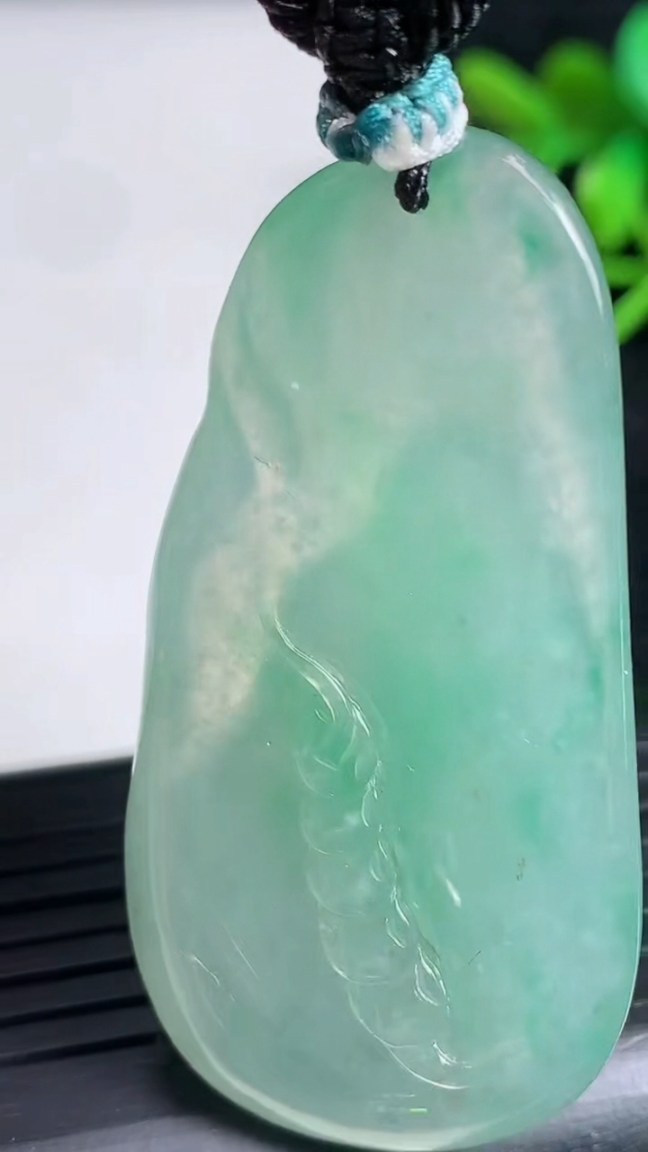 天然A货翡翠逍遥佛吊坠尺寸50.3-25.5-12.2重量:26.13g
3月22日