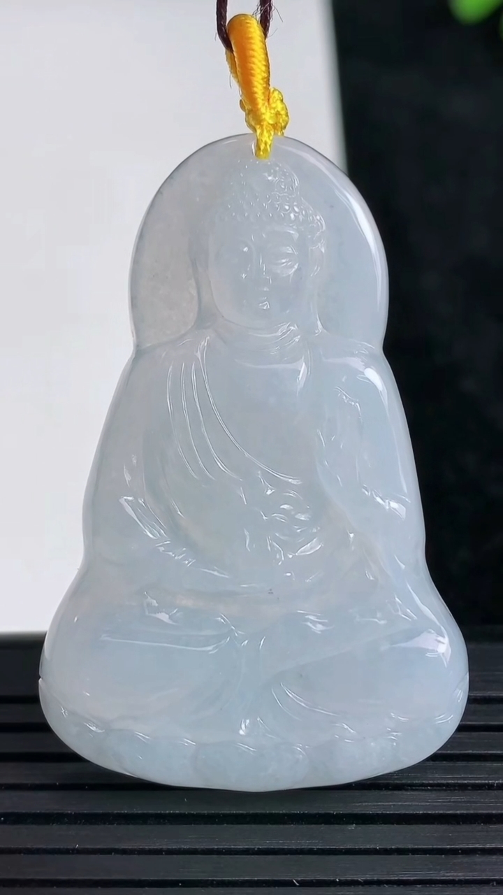 天然A货翡翠阿弥陀佛吊坠尺寸47.7-31.3-3.8重量:13.56g
3月22日