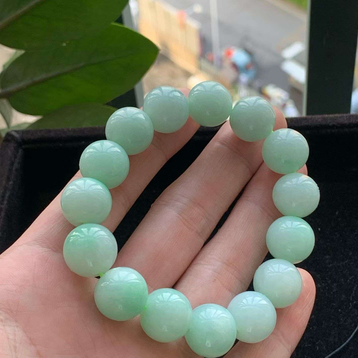 A货天然翡翠冰糯种满绿手串15颗重量71.73
3月22日