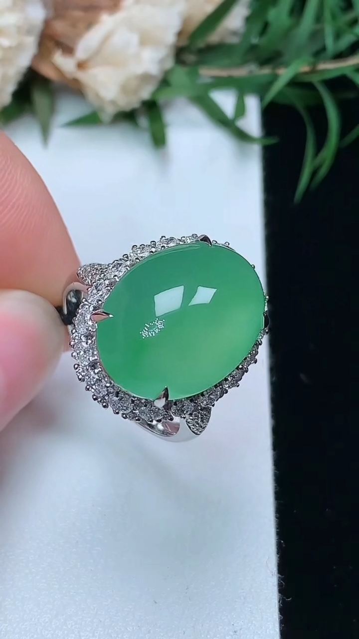 天然A货翡翠蛋面戒指，尺寸17.5-17-12.7，重量:6.79g2026年3月22日
工厂直销收