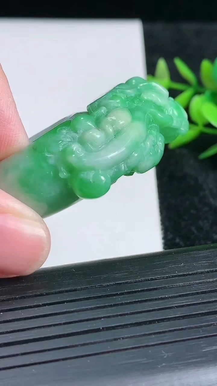 天然A货翡翠貔貅指环扳指，尺寸21-18-14.5，重:g2026年3月22日
工厂直销收藏佳品,种好水足，色泽均匀，有种有色，上手高大气！