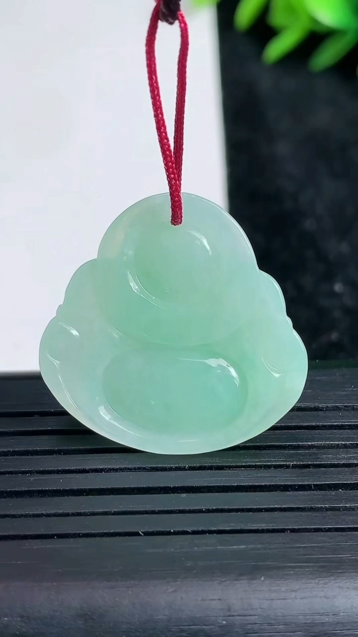 天然A货翡翠佛公吊坠尺寸25.9-26.6-5.8重量:6.55g
3月22日