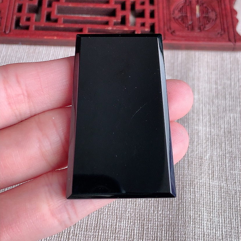 天然A货翡翠墨翠无事牌镶嵌件 打灯全透  
尺寸47.5-30.5-5mm 重量21.22g 032