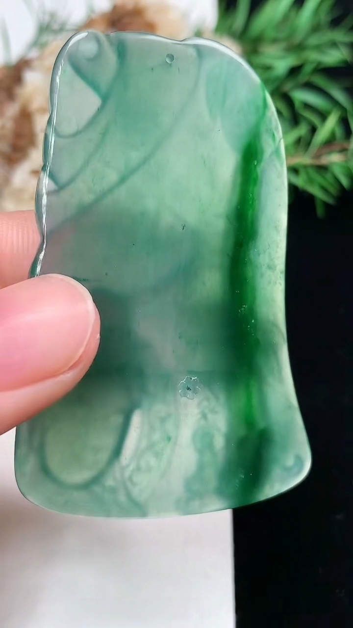 天然A货翡翠蓝水观音头吊坠，尺寸57-36.2-5.4，重量:19.03g
3月22日