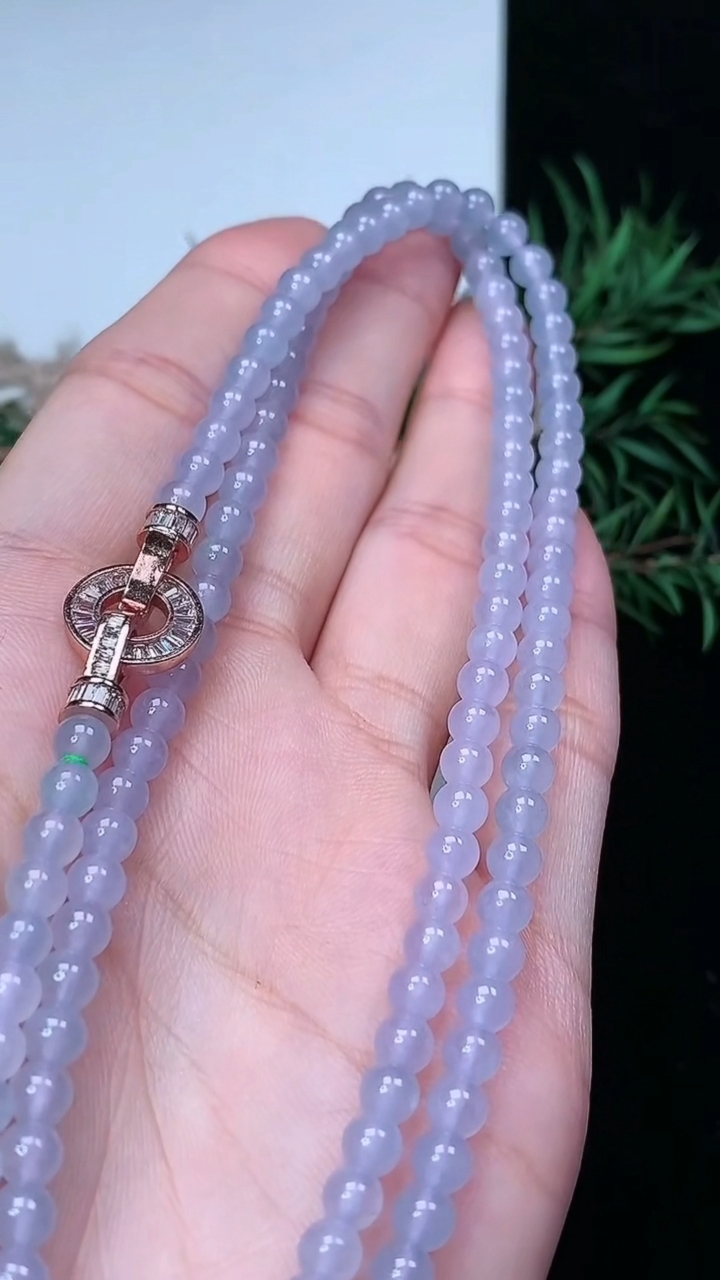 天然A货翡翠白冰圆珠项链，尺寸4.5-138颗，重量:23.63g3月22日
工厂直销收藏佳品,种好水足，色泽均匀，有种有色，上手高大气！