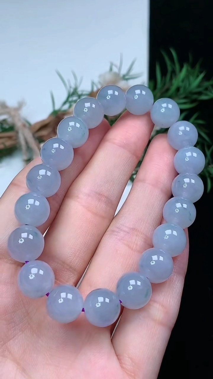 天然A货翡翠紫罗兰 飘花圆珠手串，尺寸9.7-19颗，重量:31.59g3月22日
工厂直销收藏佳品,种好水足，色泽均匀，有种有色，上手高大气！