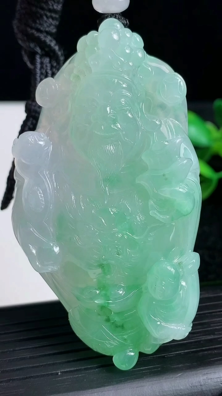 天然A货翡翠财神爷吊坠尺寸71.4-40.2-12.3重量:69.22g
3月22日
