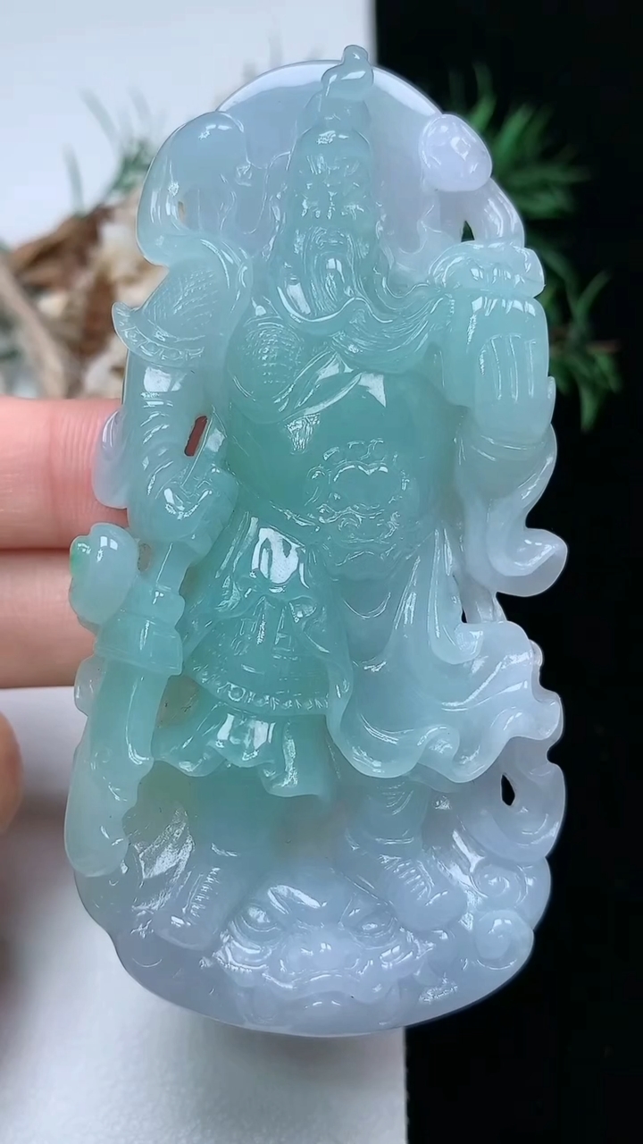 天然A货翡翠关公吊坠，尺寸80.5-41.8-10.2，重量:59.51g
3月22日