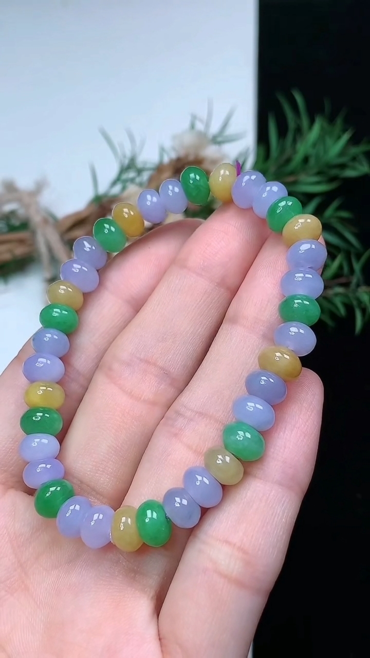 天然A货翡翠三彩算盘珠手串，尺寸7.2-4.8-36颗，重量:15.07g3月22日
工厂直销收藏佳品,种好水足，色泽均匀，有种有色，上手高大气！