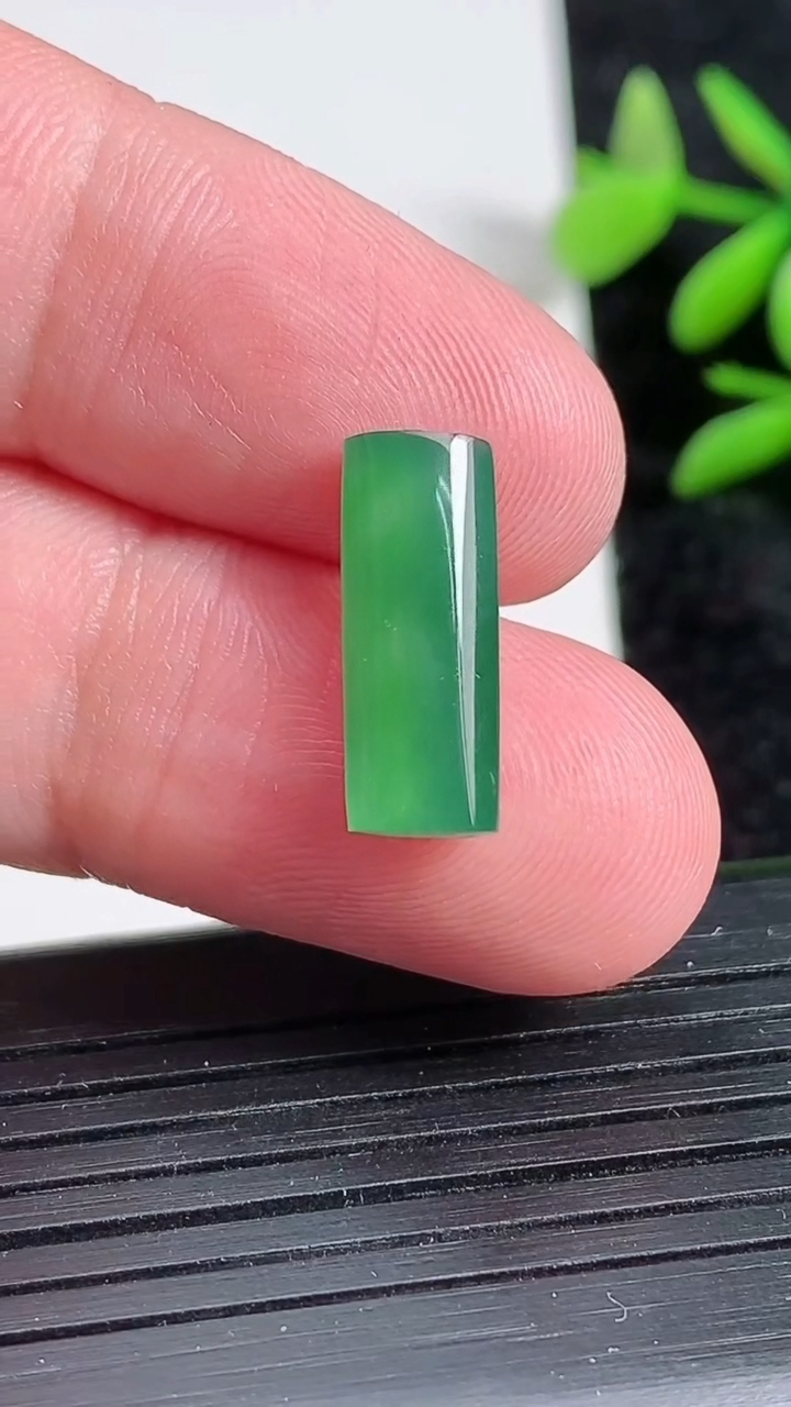 天然A货翡翠马鞍戒面，尺寸16.4-6.2-3.5，重:0.90g2026年3月22日
工厂直销收藏