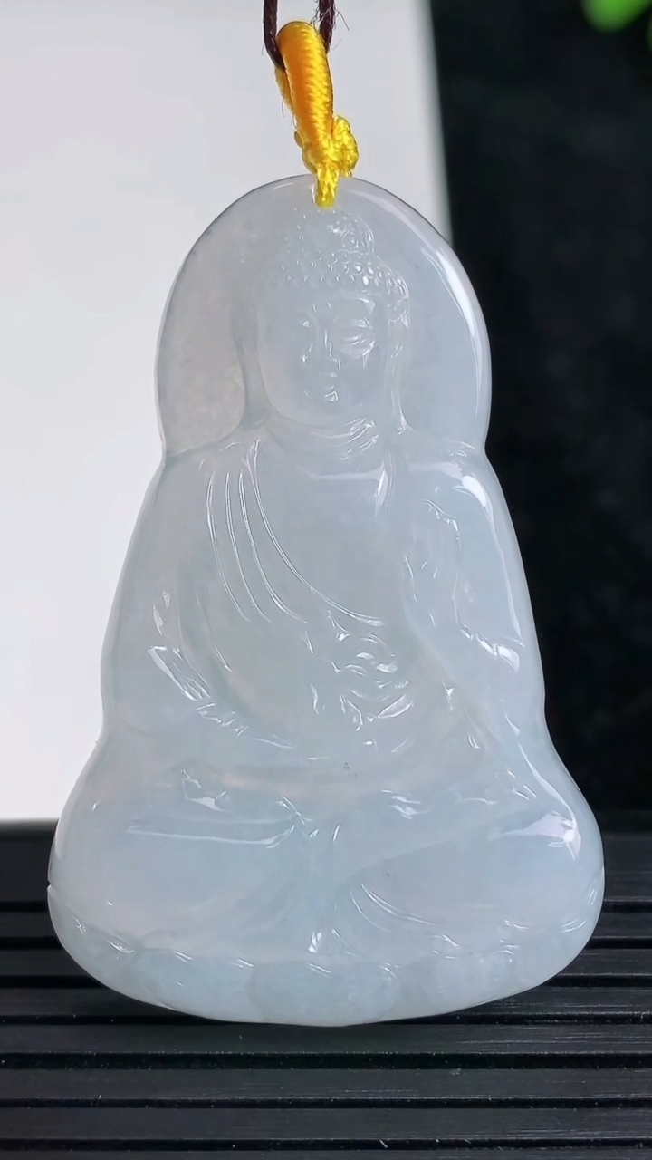 天然A货翡翠阿弥陀佛吊坠尺寸47.7-31.3-3.8重量:13.56g
3月22日