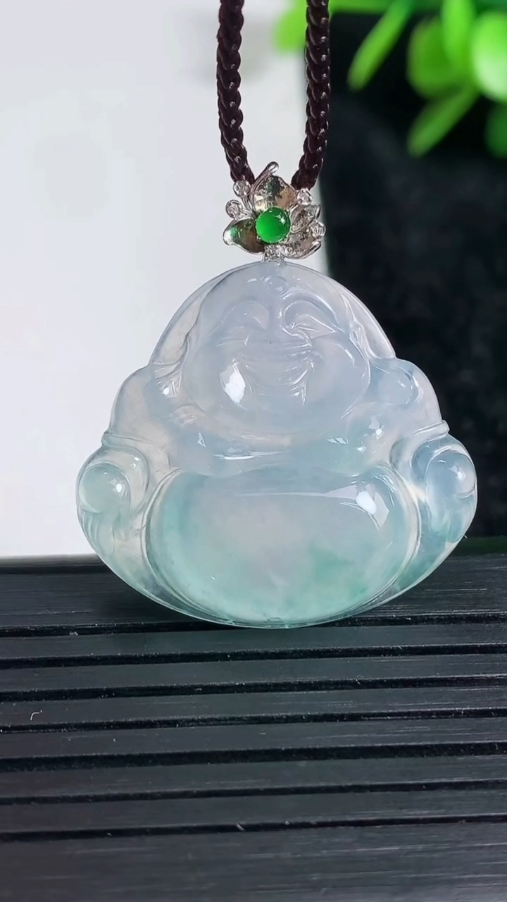 天然A货翡翠种飘花佛公吊坠尺寸25.4-28-4.8重量5.90g
3月22日