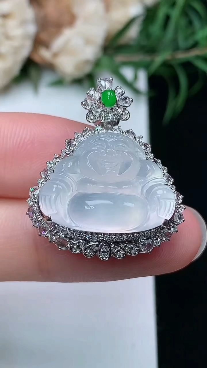 天然A货翡翠白冰佛公吊坠，尺寸27-22.8-11.5，裸石14-18.7，重量:6.64g
3月2