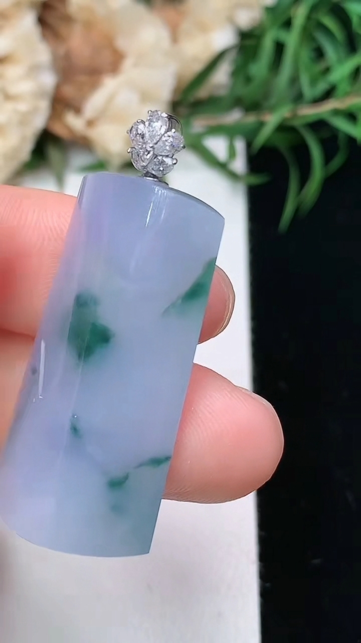 天然A货翡翠紫罗兰 飘花平安柱吊坠，尺寸32.2-18.3-7.4，重量:8.60g
3月22日