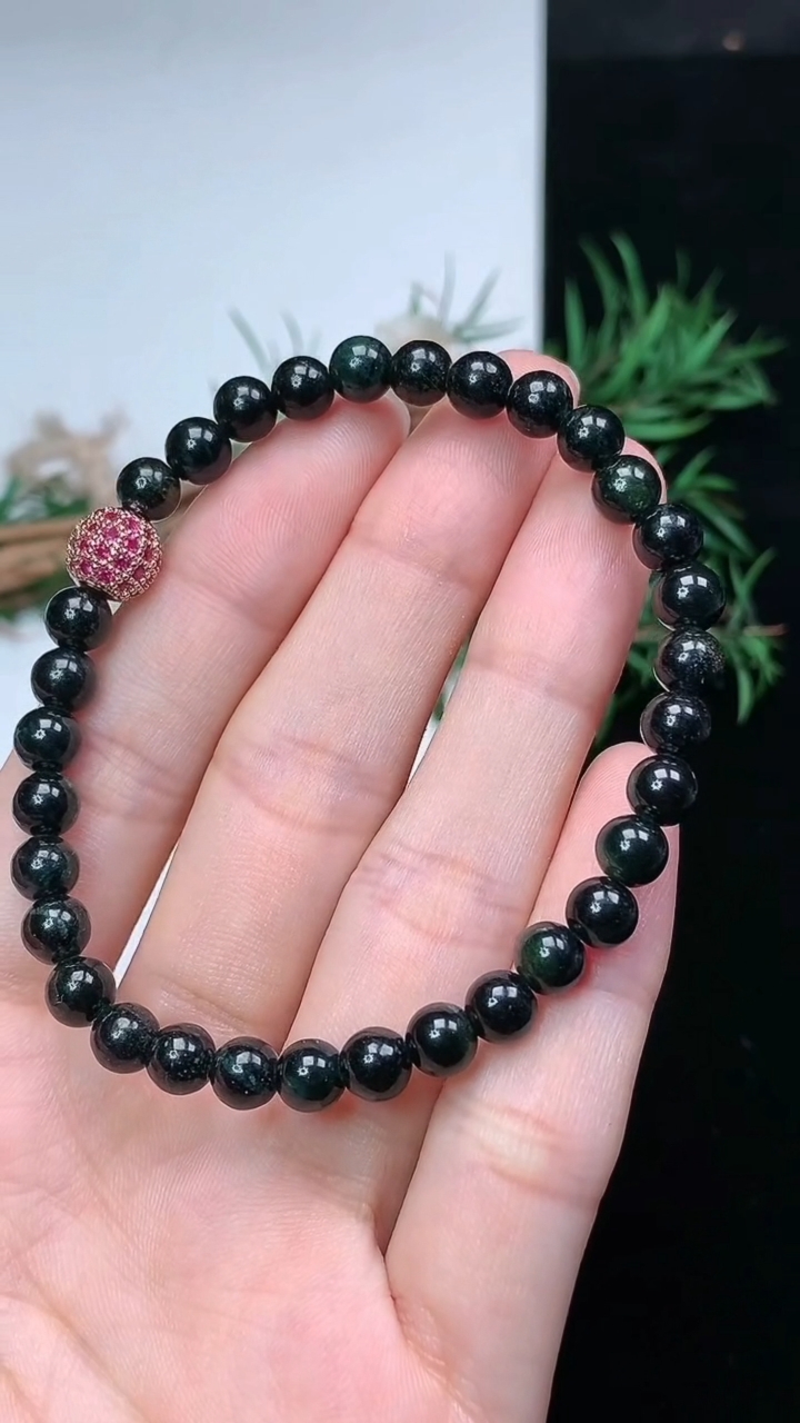 天然A货翡翠货墨翠圆珠手串，尺寸5.7-32颗，重量:10.74g3月22日
工厂直销收藏佳品,种好水足，色泽均匀，有种有色，上手高大气！