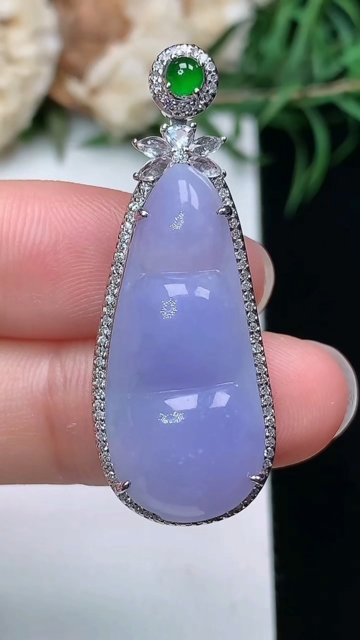 天然A货翡翠k金紫罗兰福豆吊坠，尺寸38-14.6-8.9
3月22日