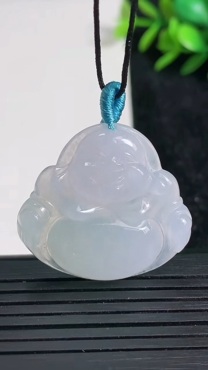 天然A货翡翠佛公吊坠尺寸29.9-31.8-5.8重量:8.48g
3月22日