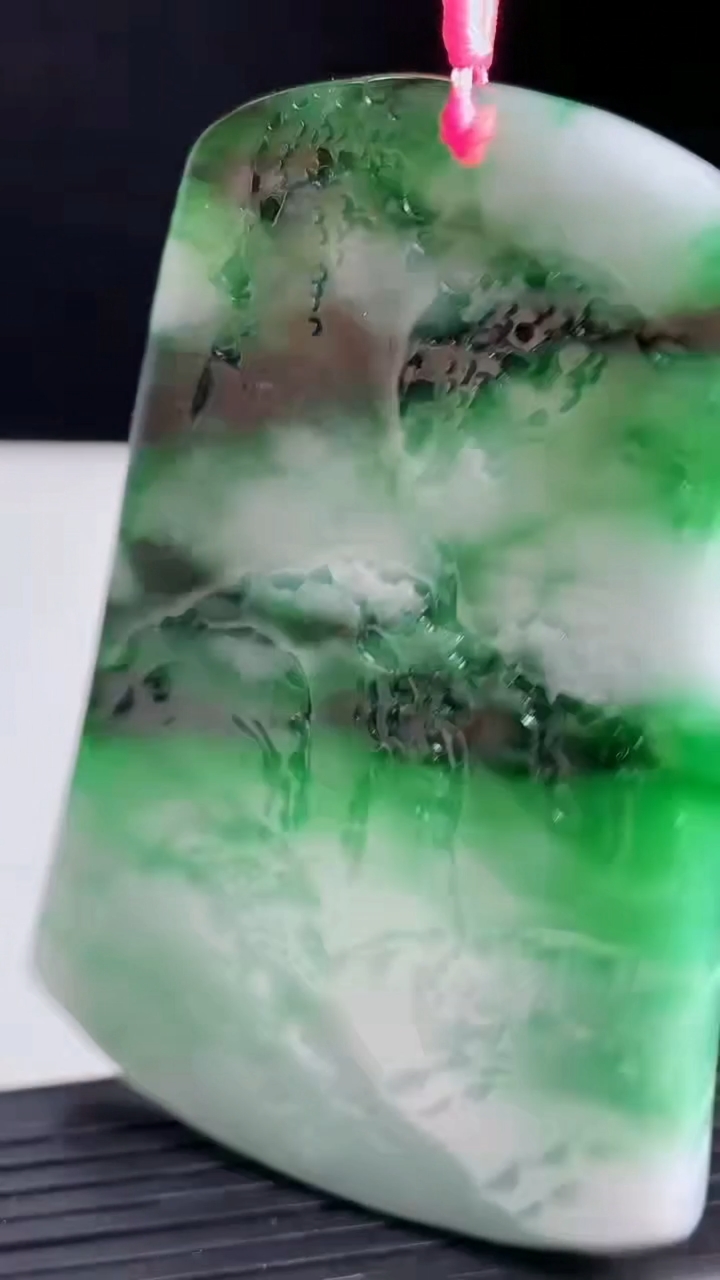 天然A货翡翠山水牌吊坠尺寸79.5-53.6-4.9重量:54.62g
3月22日