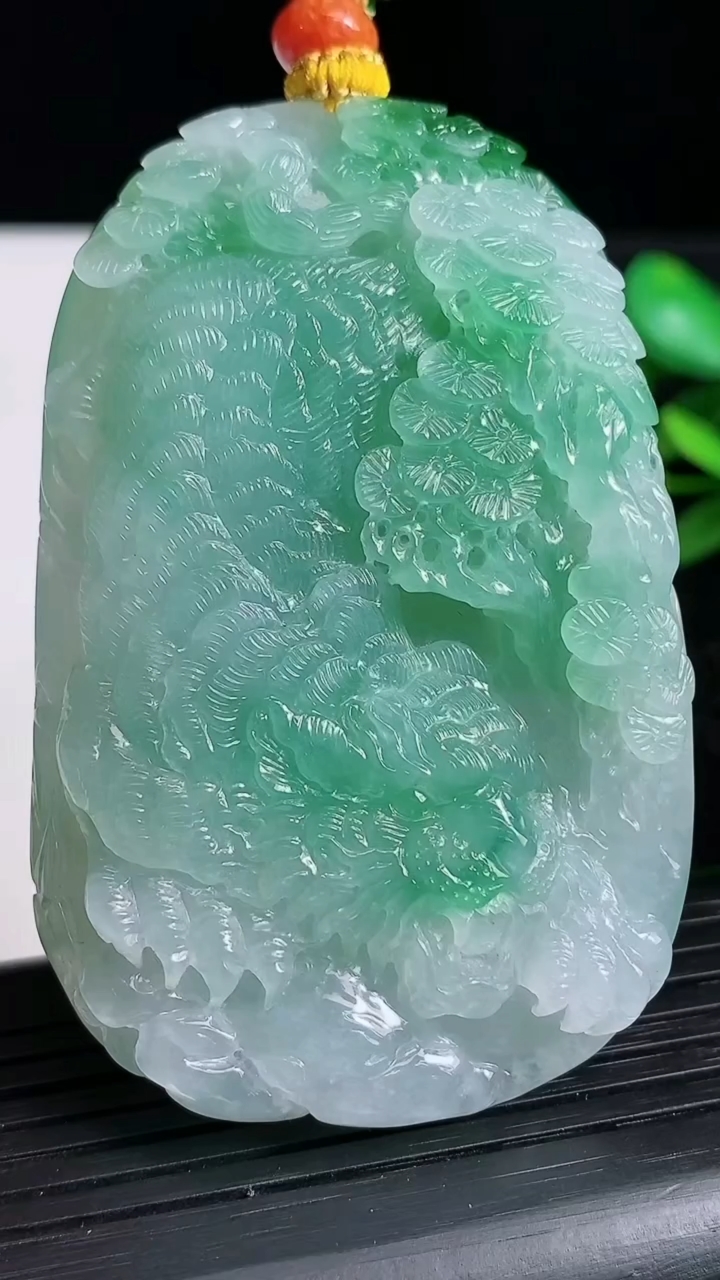 天然A货翡翠生肖虎吊坠尺寸64.6-41.7-11.3重量:71.71g
3月22日